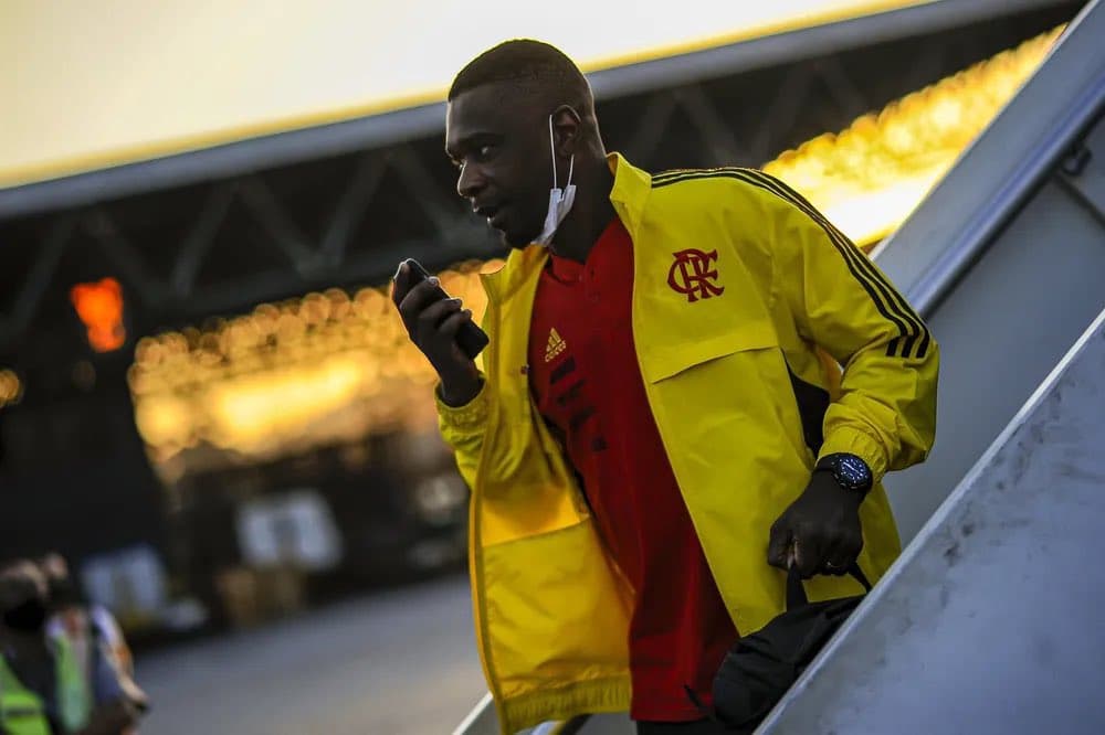 flamengo oficializa saída de juan para cbf