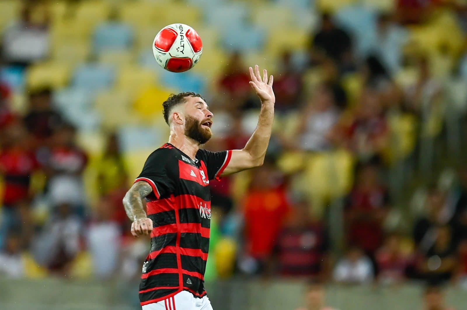 Leo Pereira durante a partida contra o Boavista. Borderô de Flamengo x Boavista mostra prejuízo ainda maior do que na partida contra o Volta Redonda no Maracanã; Ferj lucrou mais uma vez