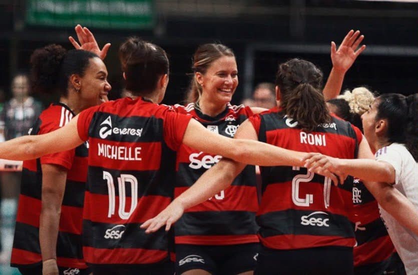 Flamengo vence o Fluminense e segue na liderança da Superliga