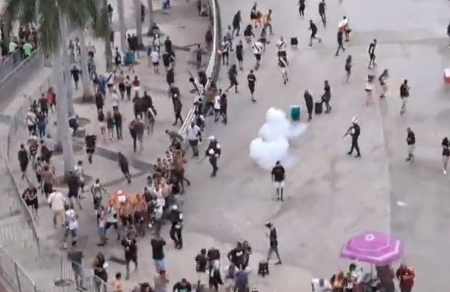 Torcedores do Flamengo e Vasco se enfrentam no Maracanã