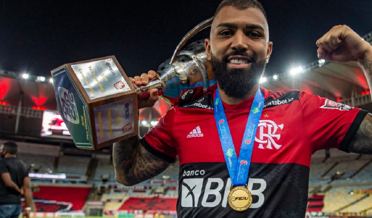 gabigol comemorando taça guanabara pelo flamengo