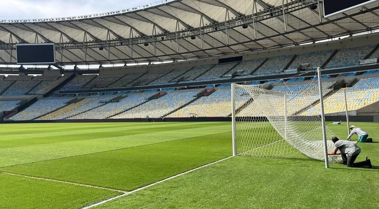 Trabalhadores fazem manutenção do Maracanã. Comissão marca data para analisar propostas técnicas de Flamengo, Vasco, Fluminense e Arena 360