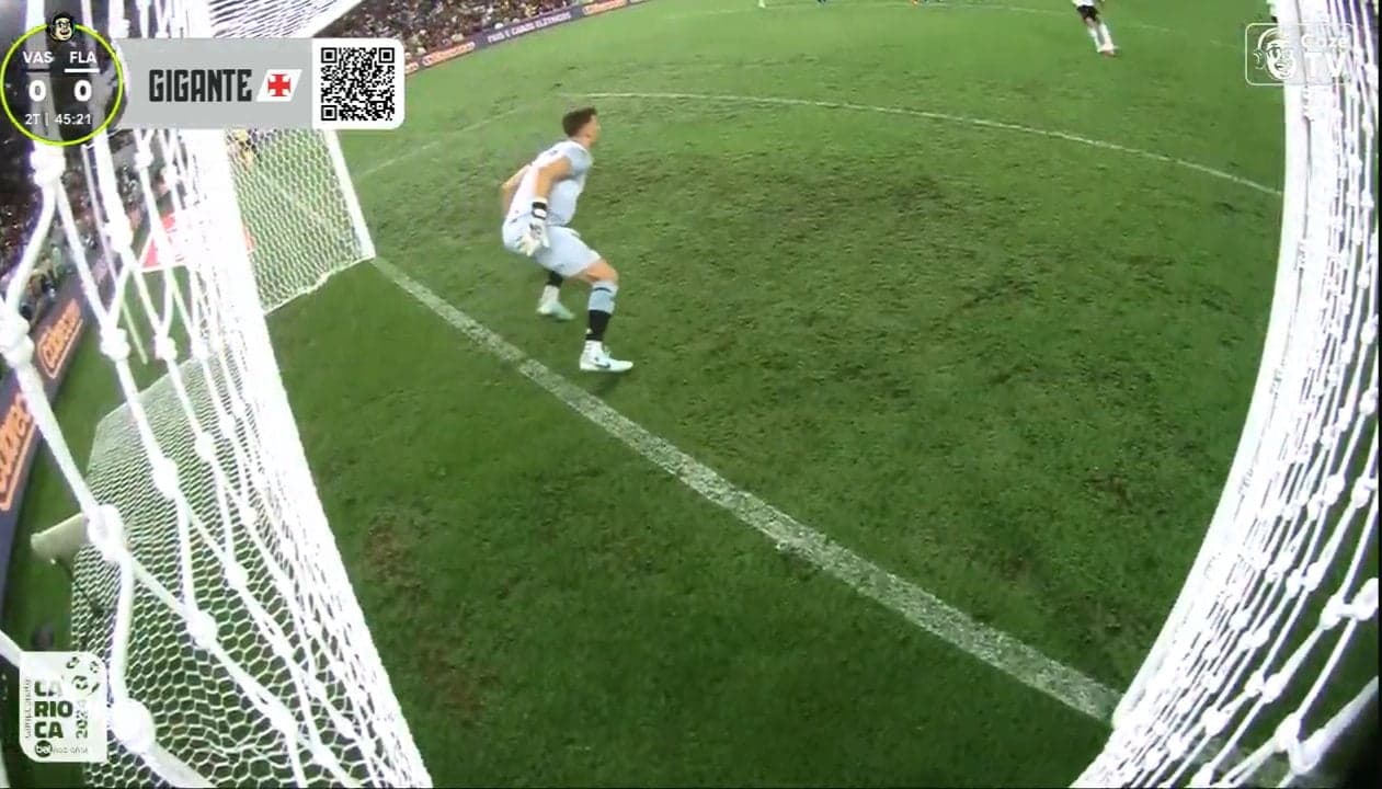 Léo Jardim se adiantou em pênalti cobrado por Gabigol