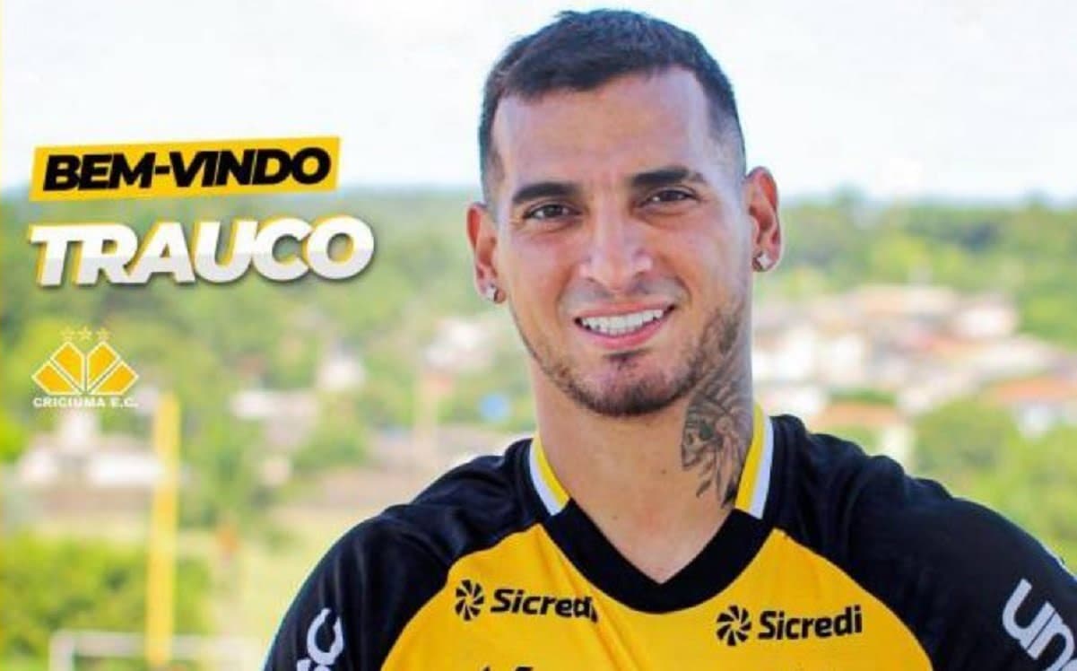 miguel trauco ex flamengo vai para o criciúma