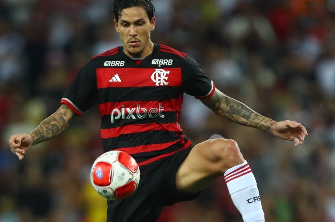 pedro domina bola no flamengo 0x0 vasco, jogo válido pela sexta rodada do Carioca 2024; jogador pode ter com tite mesma dificuldade que teve com Sampaoli