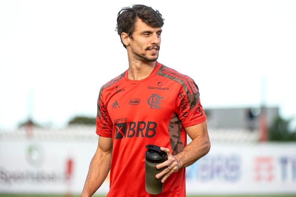rodrigo caio em treino do flamengo