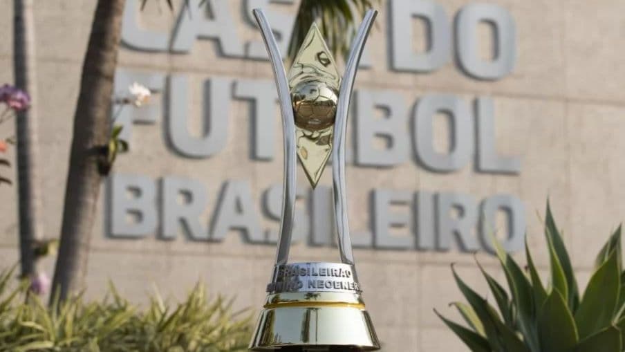 Troféu do Campeonato Brasileiro Feminino; veja a tabela e os adversários do Flamengo