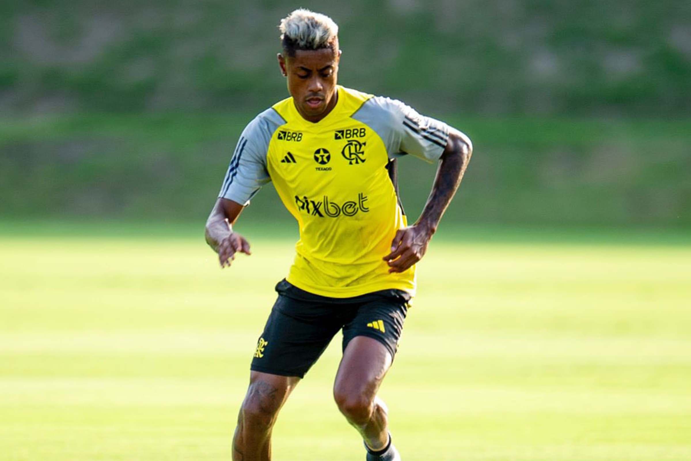 Bruno Henrique e mais dois jogadores recebem chance no time titular do Flamengo contra o Madureira