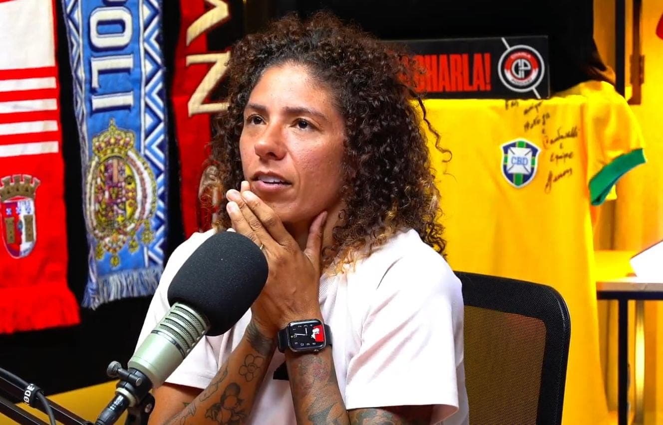 Cristiane em participação no Charla Podcast