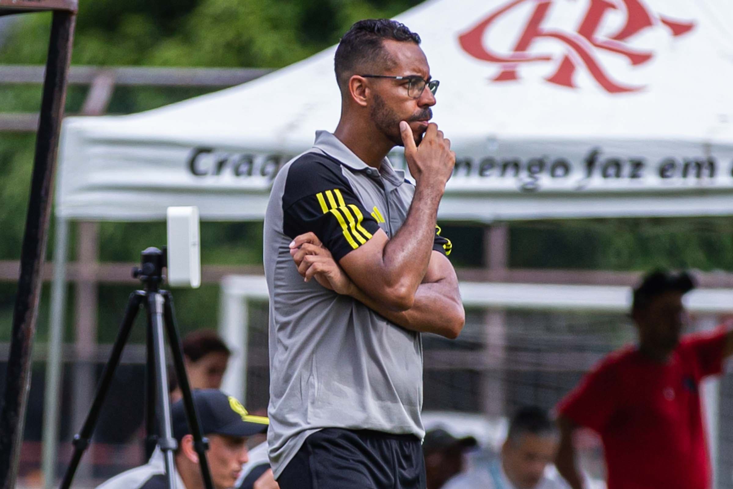 Felipe Freitas, técnico do Flamengo, explica programação no período sem jogos do Brasileirão Feminino Sub-20