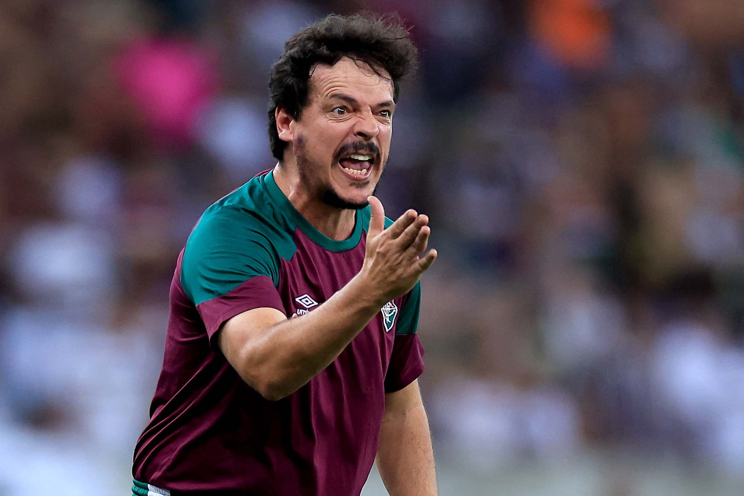 Fernando Diniz, técnico do Fluminense, tem estilo de jogo detonado após derrota para o Flamengo