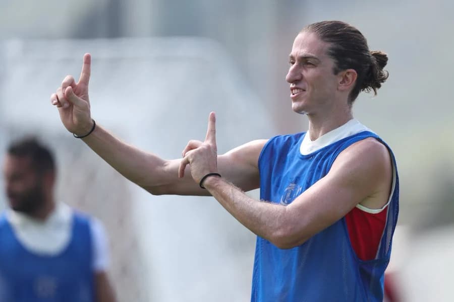 Filipe Luís vence em estreia oficial pelo Flamengo Sub-17
