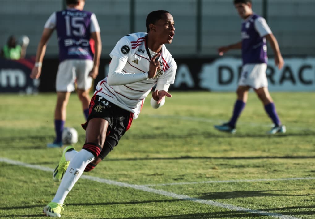 Wallace Yan comemora gol do Flamengo na Libertadores Sub-20