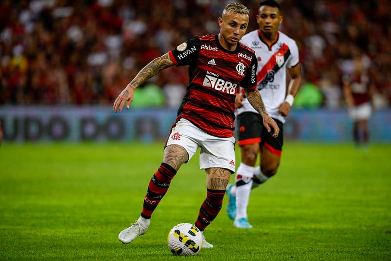 Cebolinha em campo em Flamengo x Atlético-GO; jogo do Brasileirão deve acontecer em estádio alternativo