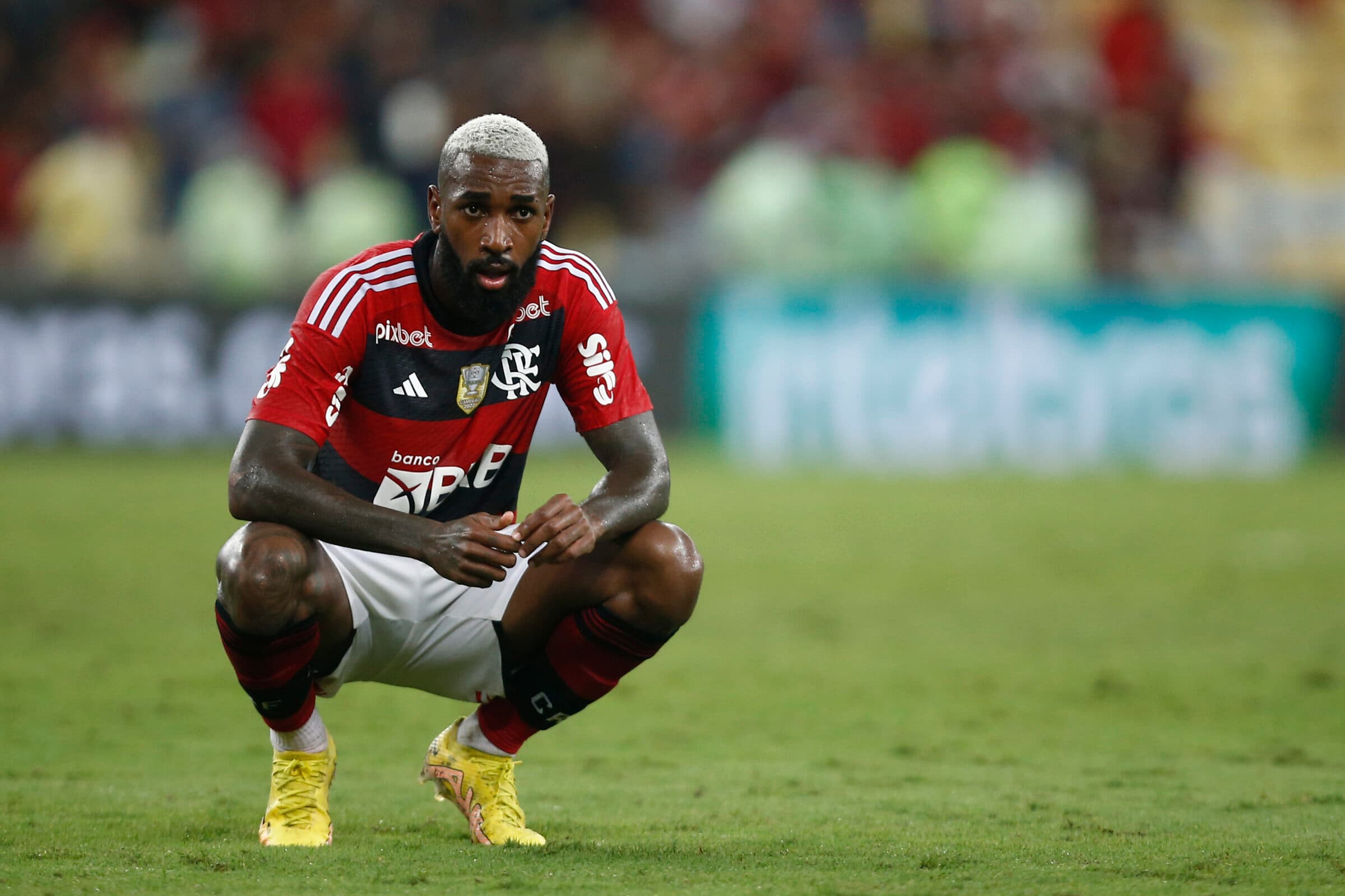 Gerson em campo pelo Flamengo; volante pode ficar até três meses em recuperação e perder fase de grupos da Libertadores