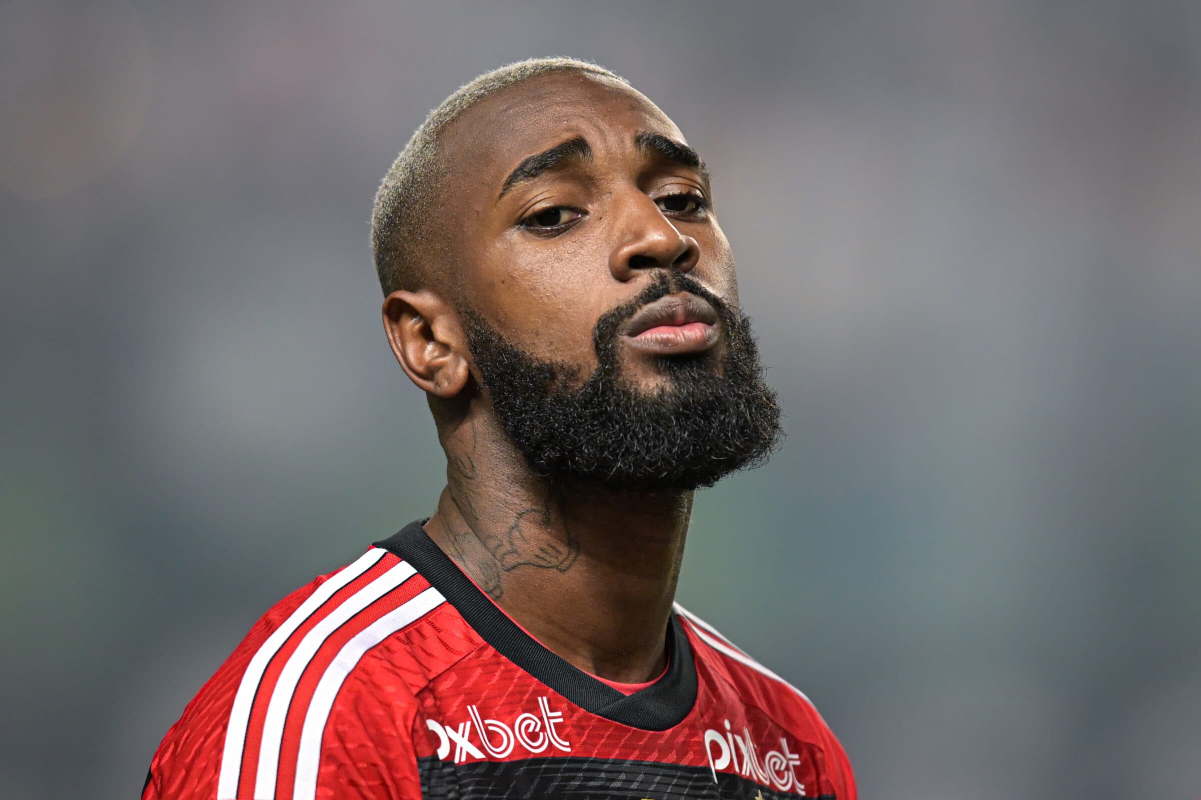 Gerson em campo pelo Flamengo