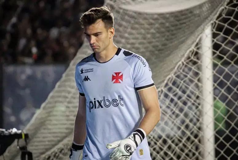 Léo Jardim pelo Vasco