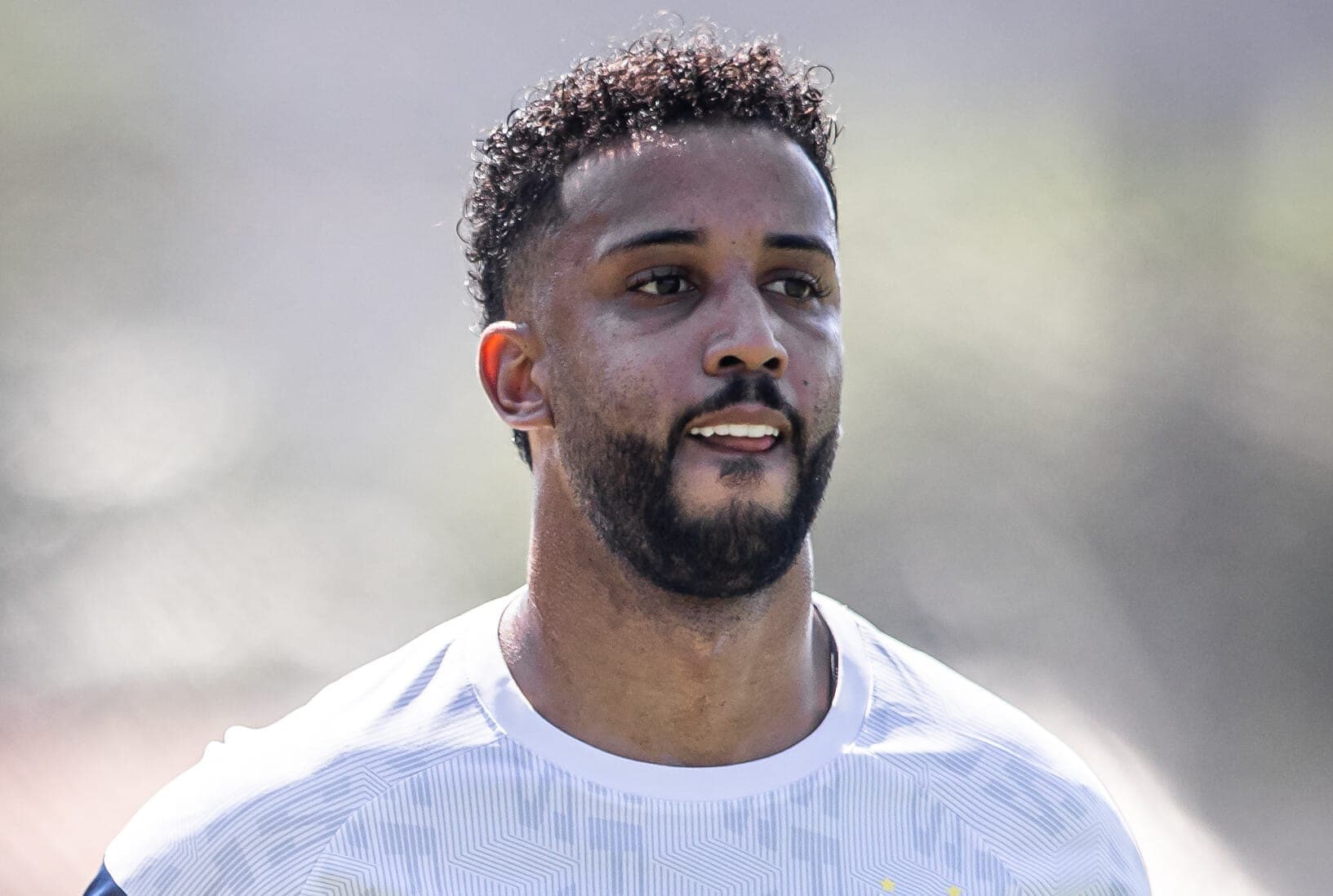 Jorge em treinamento do Santos; Lateral-esquerdo ex-Flamengo rescindiu com o Palmeiras após retornar de empéstimo