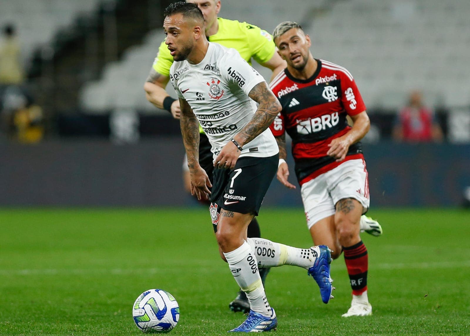 Maycon durante jogo contra o Flamengo