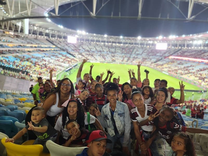 Flamengo beneficia mulheres em situação de vulnerabilidade com ingressos para clássico contra o Fluminense