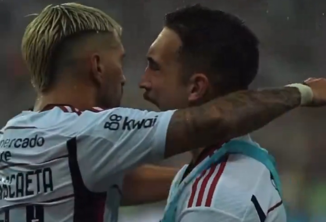 Léo Ortiz vibra com Arrascaeta no Flamengo