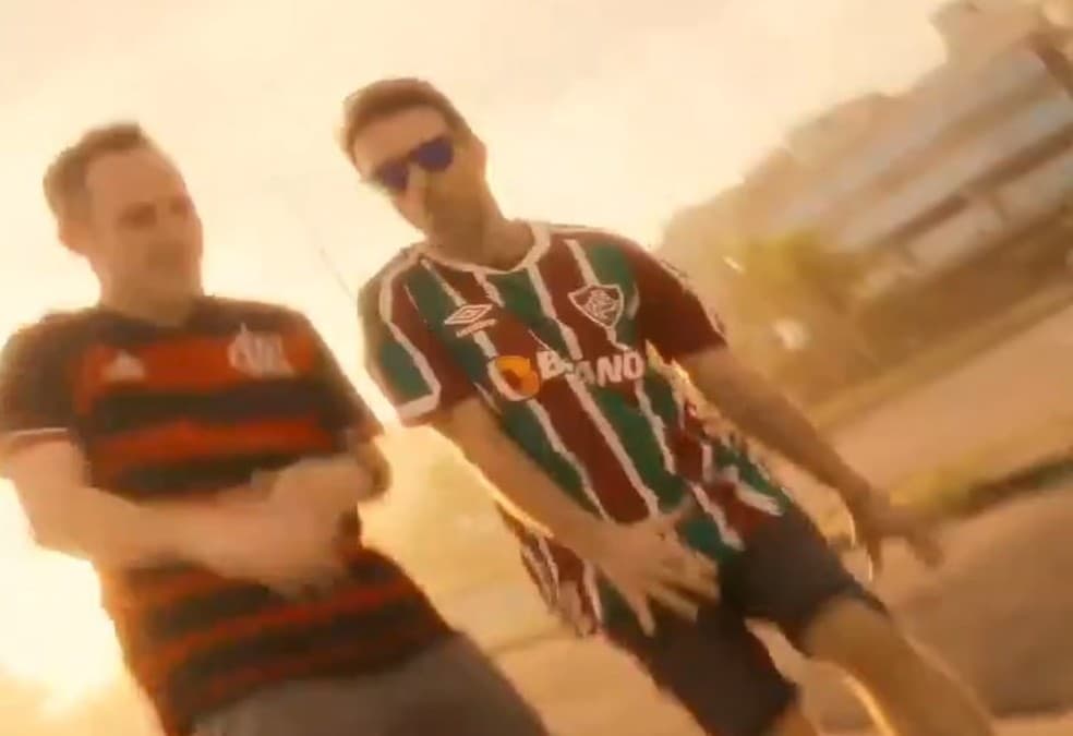 Simple Plan homenageia Flamengo e Fluminense
