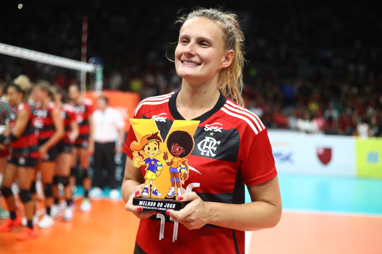 Valquíria em jogo do Sesc Flamengo; Jornalista afirma que atleta deixará o clube para defender Osasco na próxima Superliga