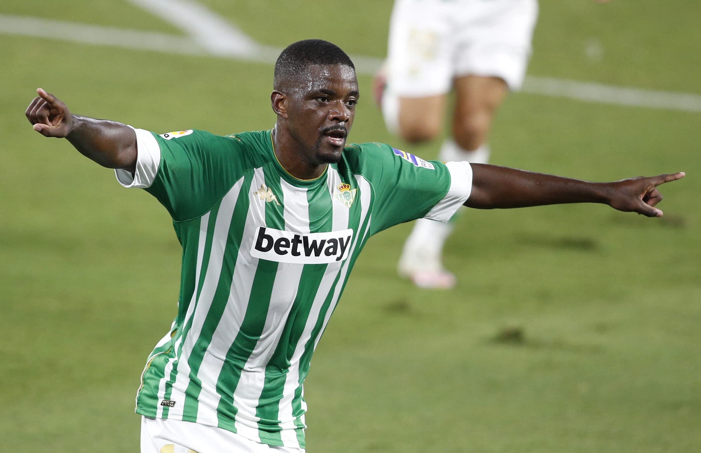 William Carvalho comemora gol pelo Betis; jogador está perto do Flamengo