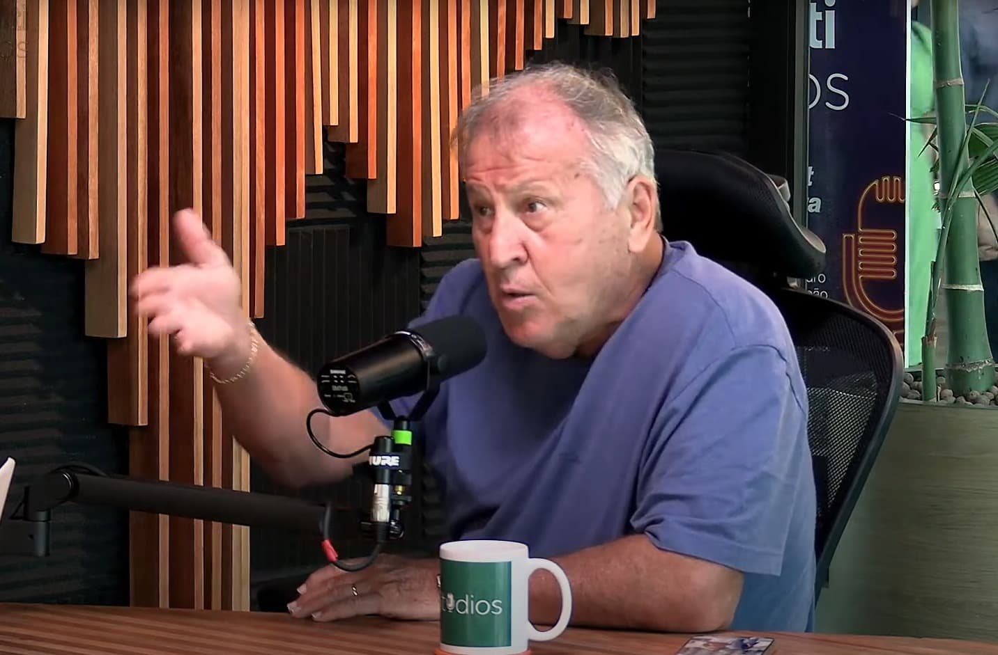 Zico durante podcast 'Fala João'; ídolo do Flamengo apontou diferença do Fla para o Palmeiras no uso da base