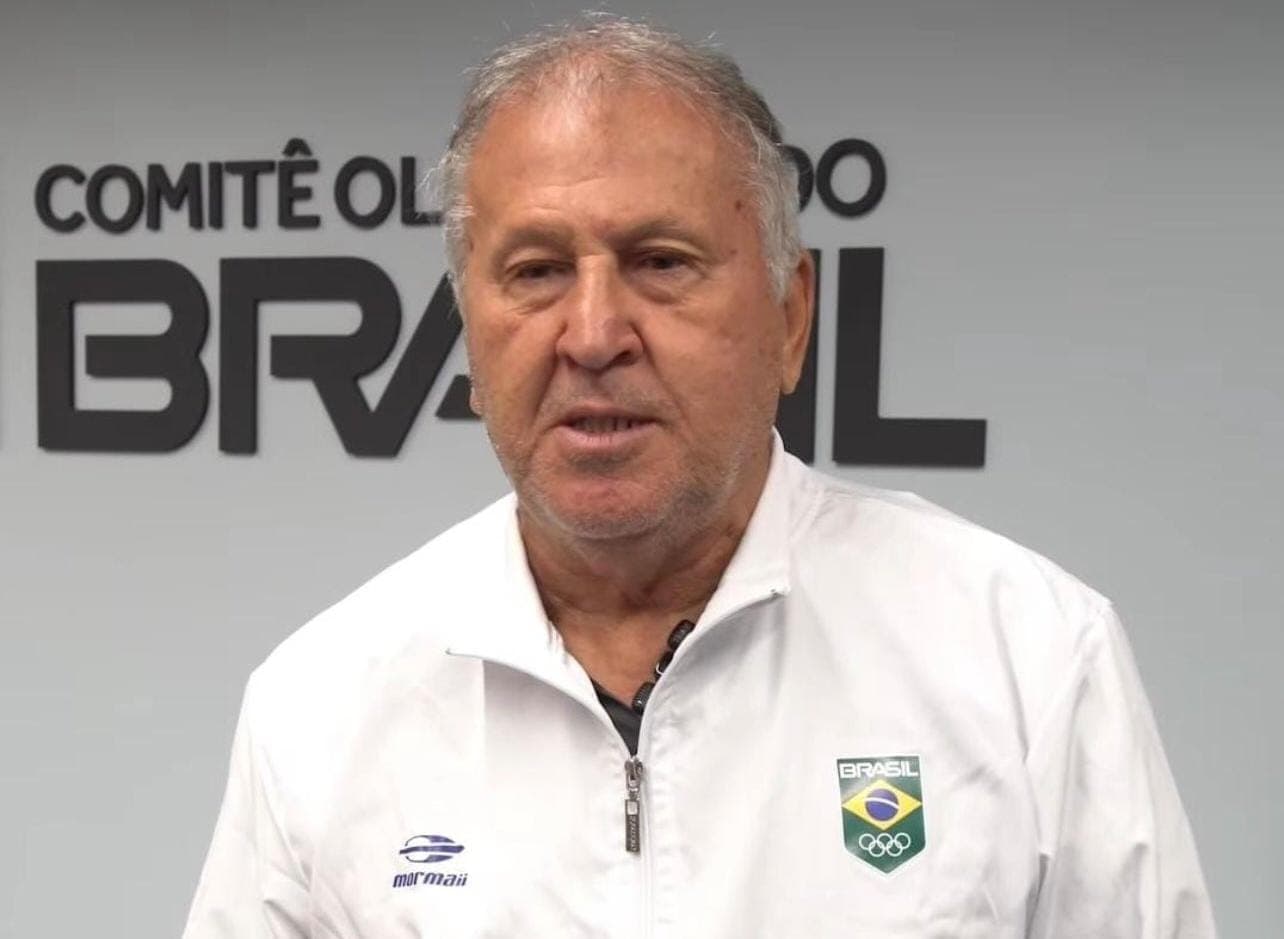 Zico posa com roupa do Comitê Olímpico Brasileiro