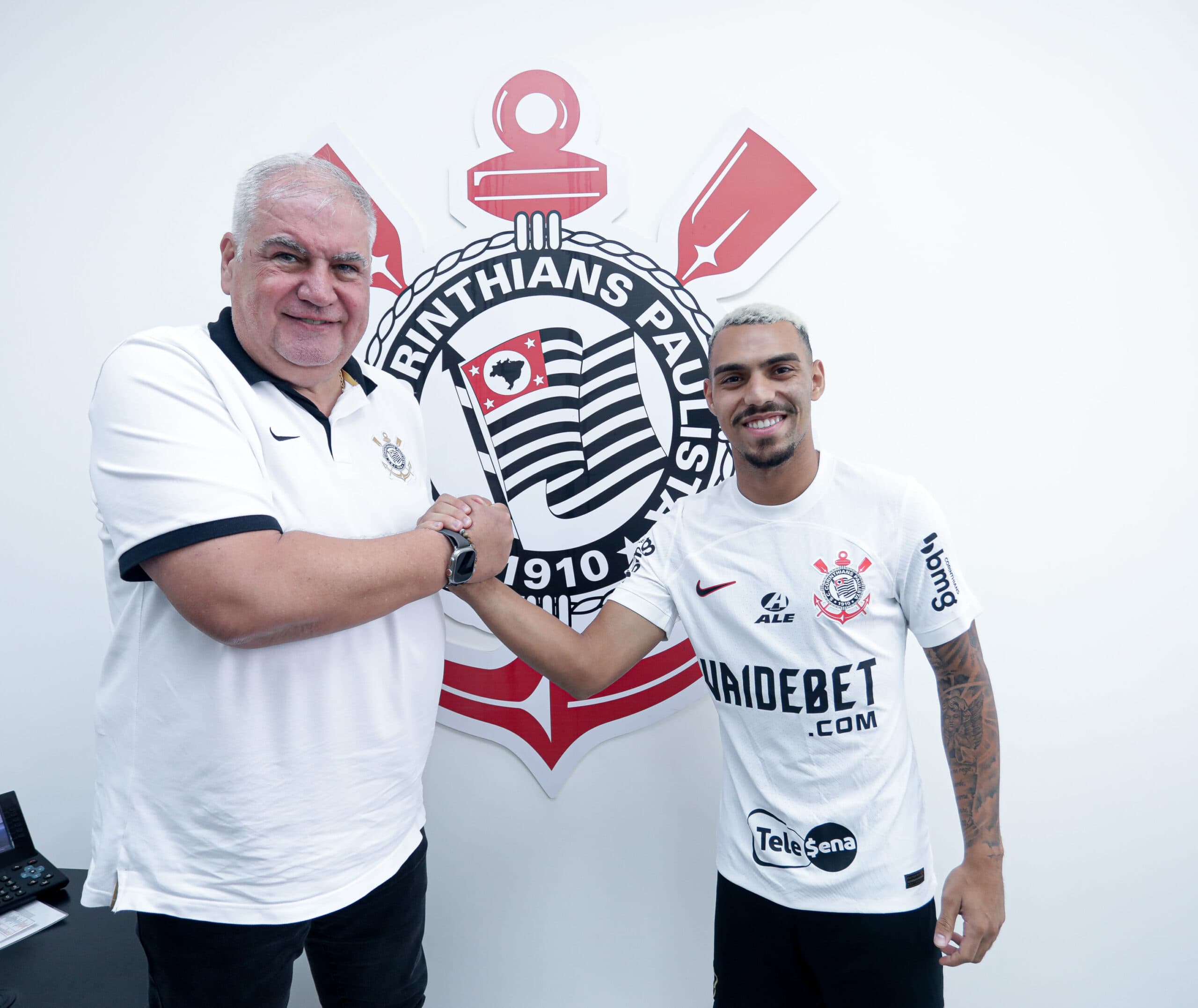 Última parcela da venda ao Corinthians de Matheuzinho só vence em agosto de 2026; balanço também detalha cronograma de pagamento de Santos