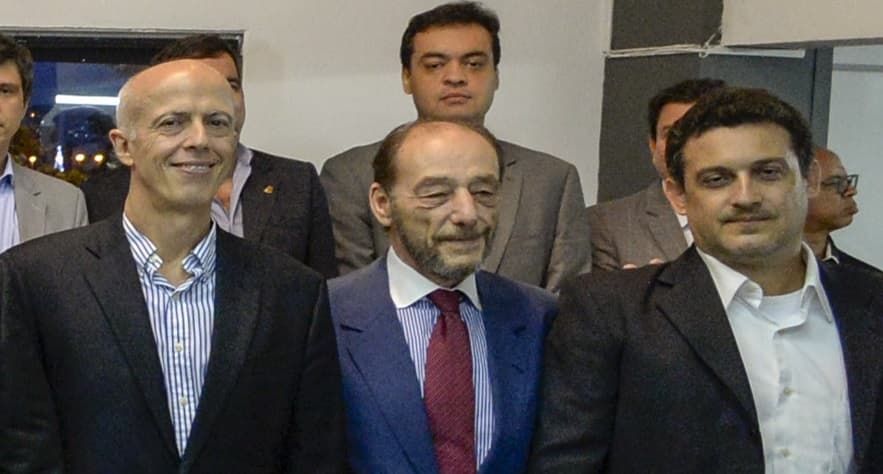 MRN enviou repetidas vezes perguntas a Arthur Rocha sobre emenda que deve ser protocolada hoje regulando votação para criar SAF no Flamengo