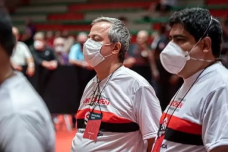 Ex-candidato de oposição Ricardo Hinrichsen explica por que assinou emenda de primo de Landim que regula possível votação para transformar Flamengo em SAF