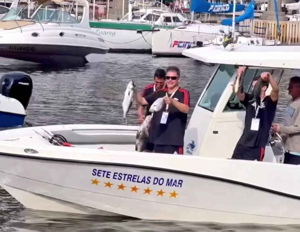 Equipe campeã mundial de pesca submarina pelo Flamengo. Parceria de Flamengo com equipe de pesca começou em 2023 após conversa de Landim, entusiasta da modalidade, com atleta torcedor do clube