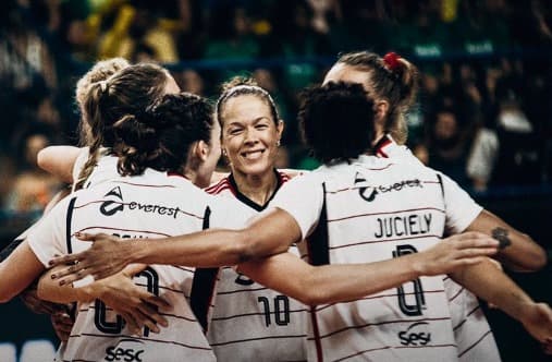 Flamengo comemora vitória na Superliga