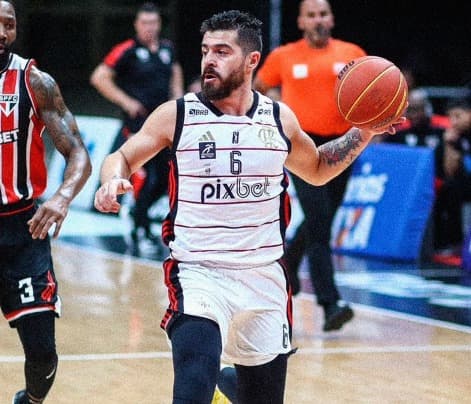 Balbi durante vitórai do Flamengo no NBB
