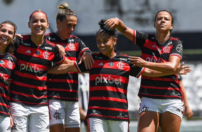 Flamengo vence Botafogo por 3 a 0 na Copa Rio Feminina e se aproxima de título da competição