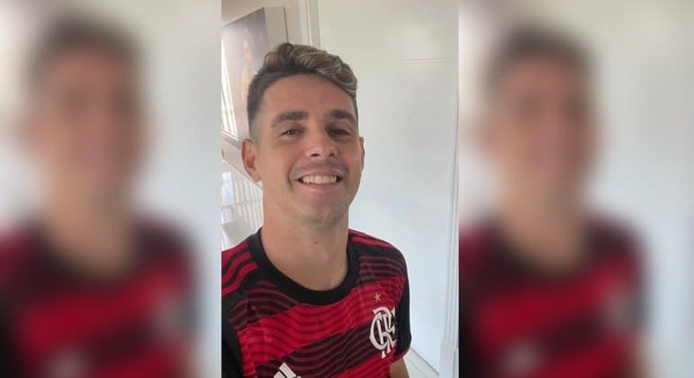 oscar com a camisa do flamengo