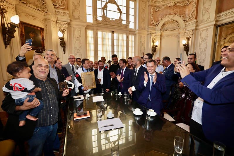 Vereadores se reúnem com Pedrinho e dão apoio a proposta que viabiliza reforma de São Januário; projeto interessa ao Flamengo em duas frentes