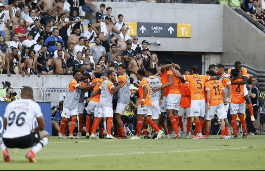 Em 14 jogos desde 2019, Vasco pagou R$ 3,09 milhoes para jogar no Maracanã, incluindo R$ 1 milhão de aluguel em jogos contra próprio Flamengo