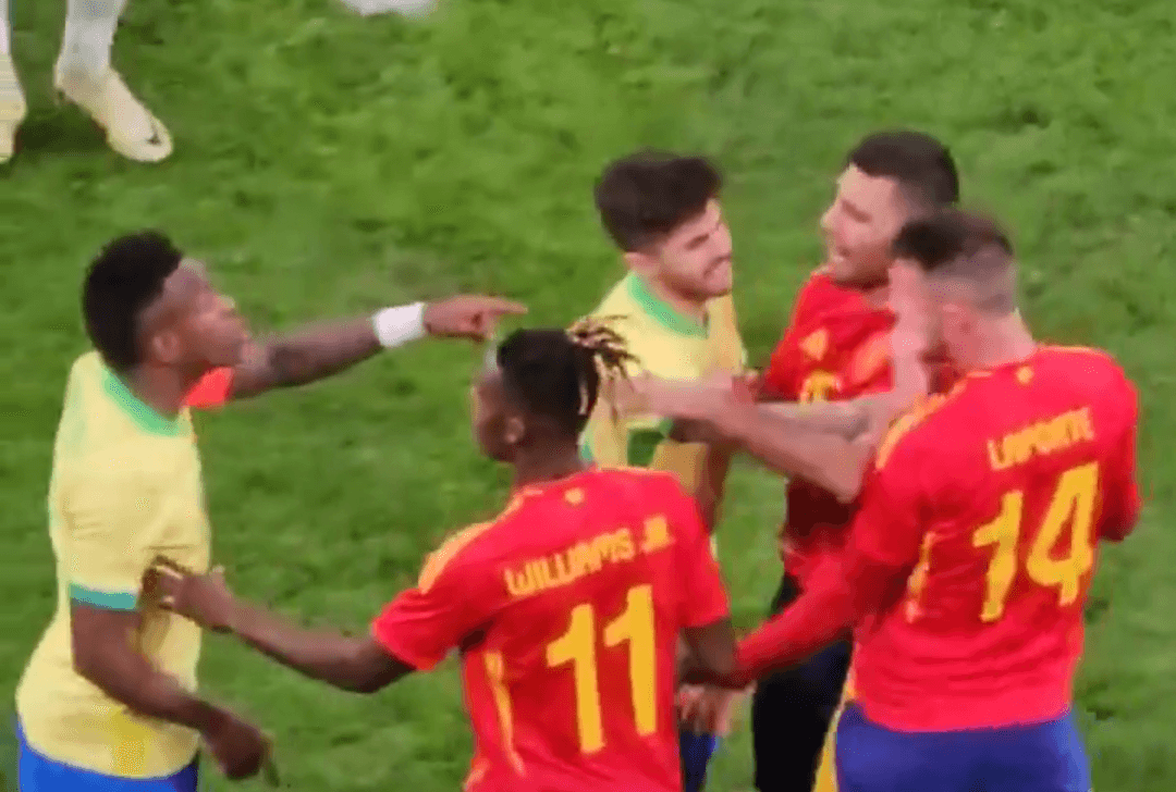 Beraldo sai em defesa de Vinícius Júnior durante amistoso da Seleção