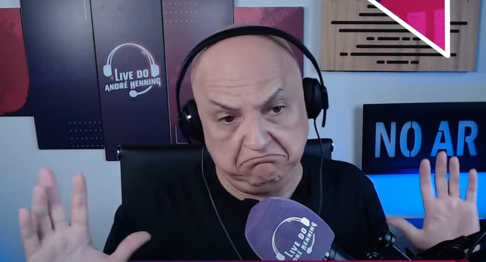 André Henning em transmissão ao vivo; jornalista falou escolhar de Tite com Luiz Araújo no Flamengo