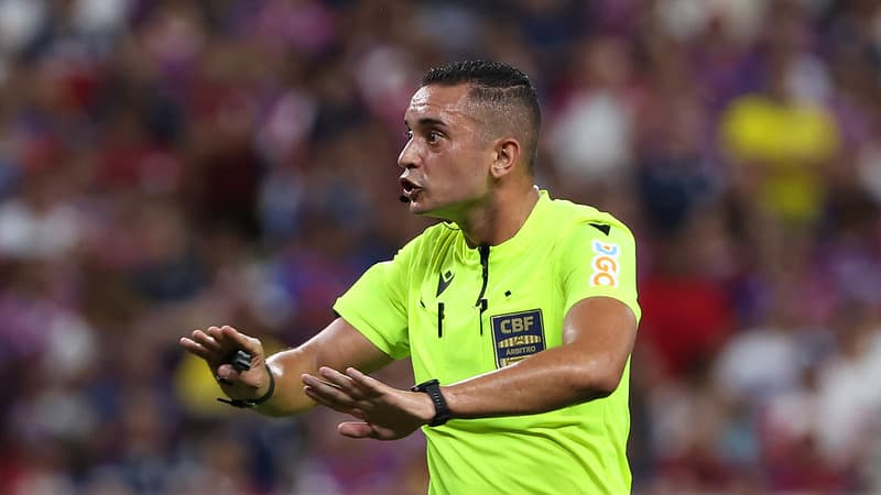 André Luiz Skettino em jogo do Palmeiras no Brasileirão 2023; árbitro foi escolhido da CBF para Flamengo x Atlético-GO