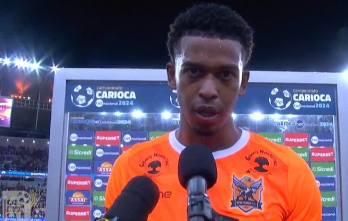 Carlinhos dá entrevista em derrota para flamengo