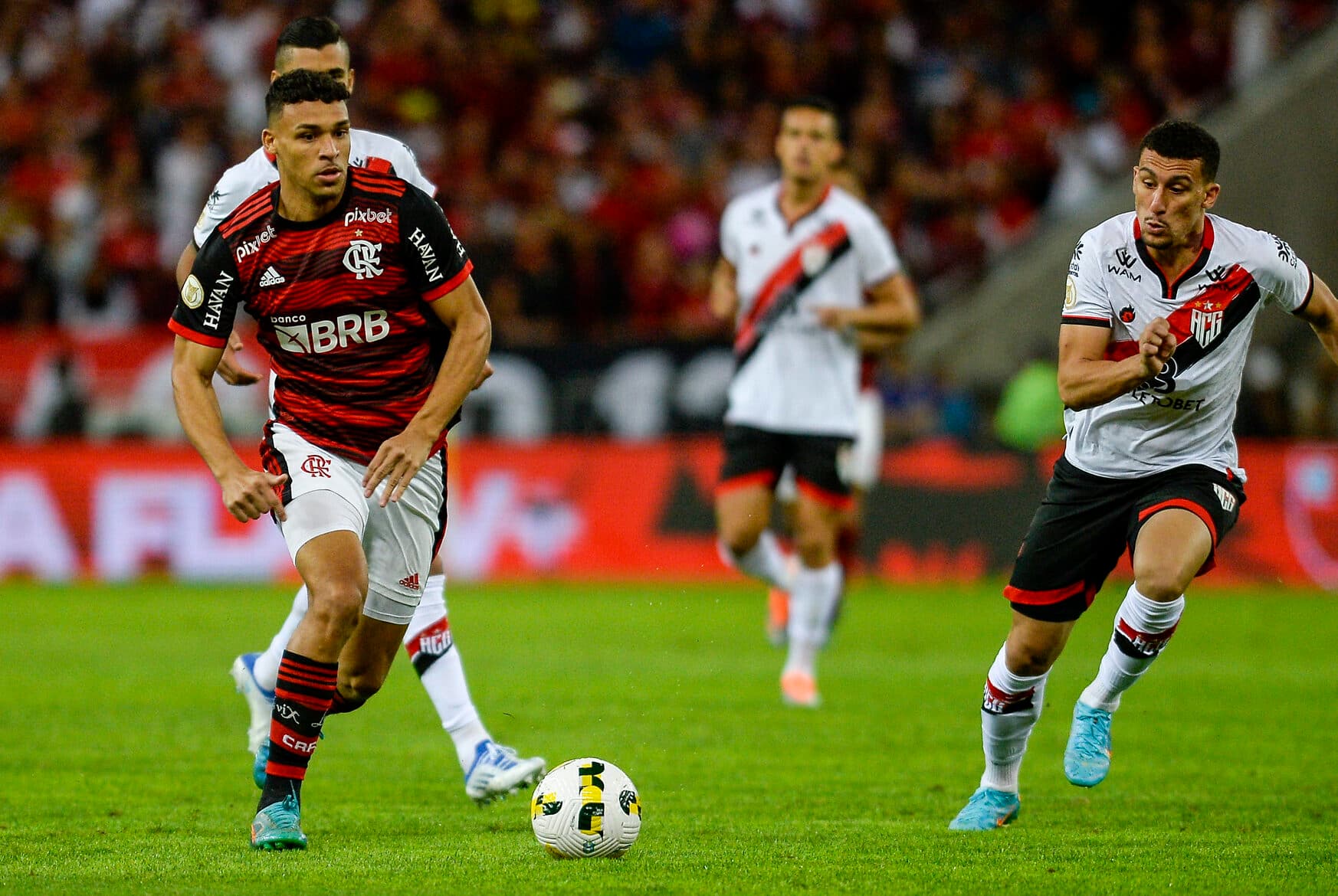 Victor Hugo em Flamengo x Atlético-GO pelo Brasileirão; 15 mil ingressos já foram vendidos para estreia da liga nacional