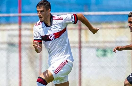 Milani pela base do Flamengo