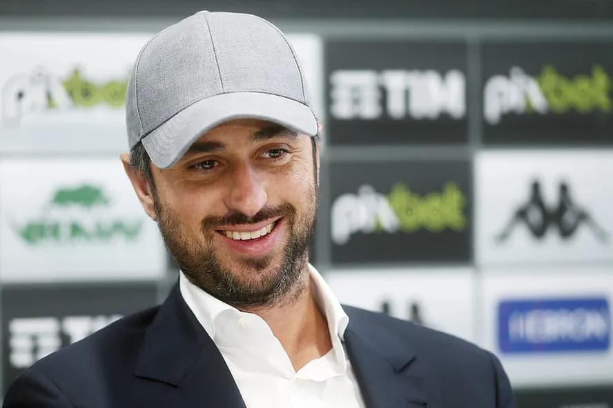 Josh Wander em coletiva do Vasco; Dono da 777, que controla Vasco SAF, se arrepende de promessas sobre Flamengo