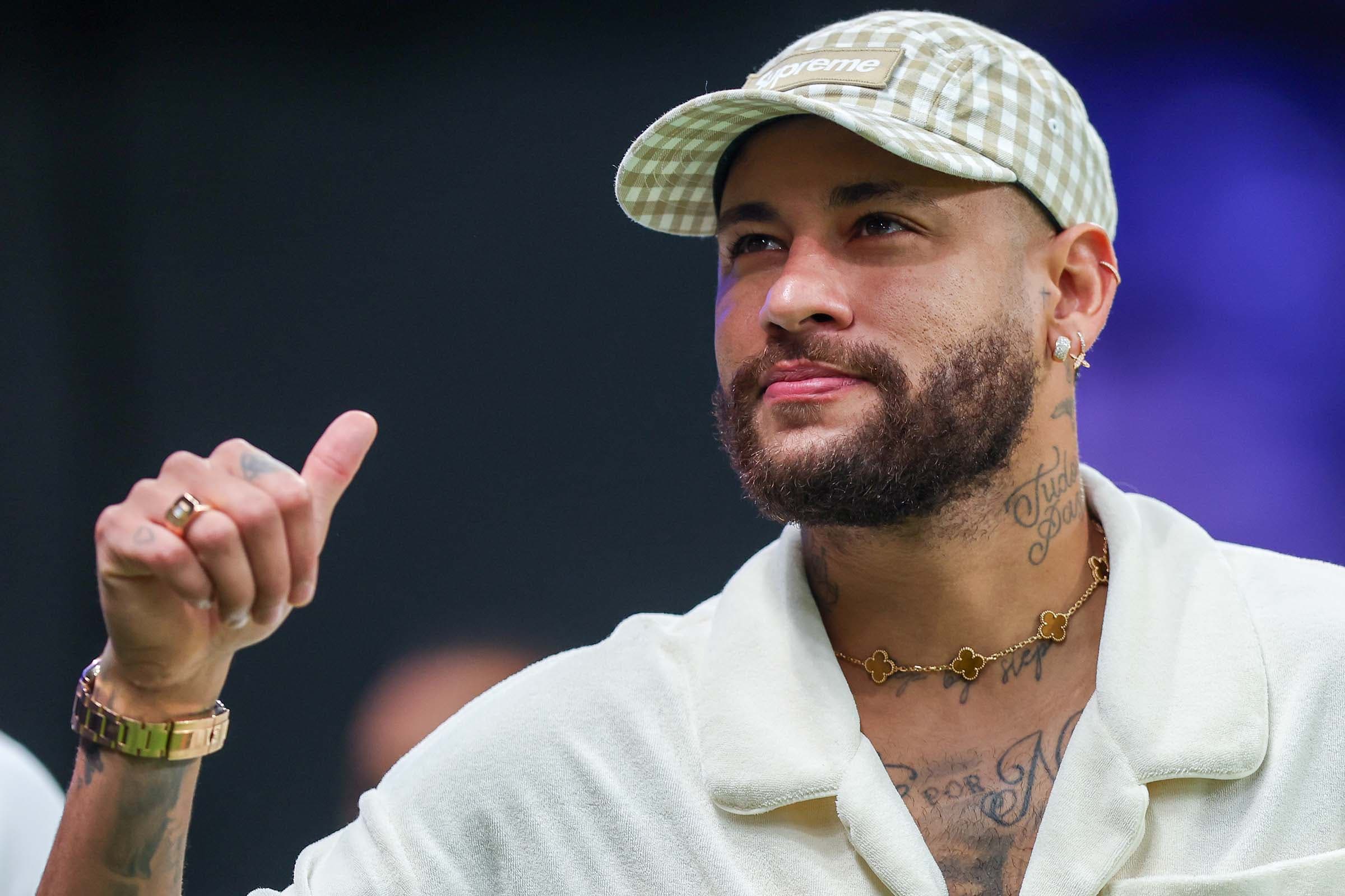 Neymar, torcedor do Flamengo, quer voltar ao futebol brasileiro