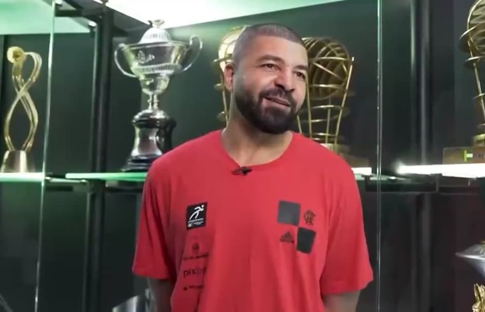 Olivinha com a camisa do Flamengo