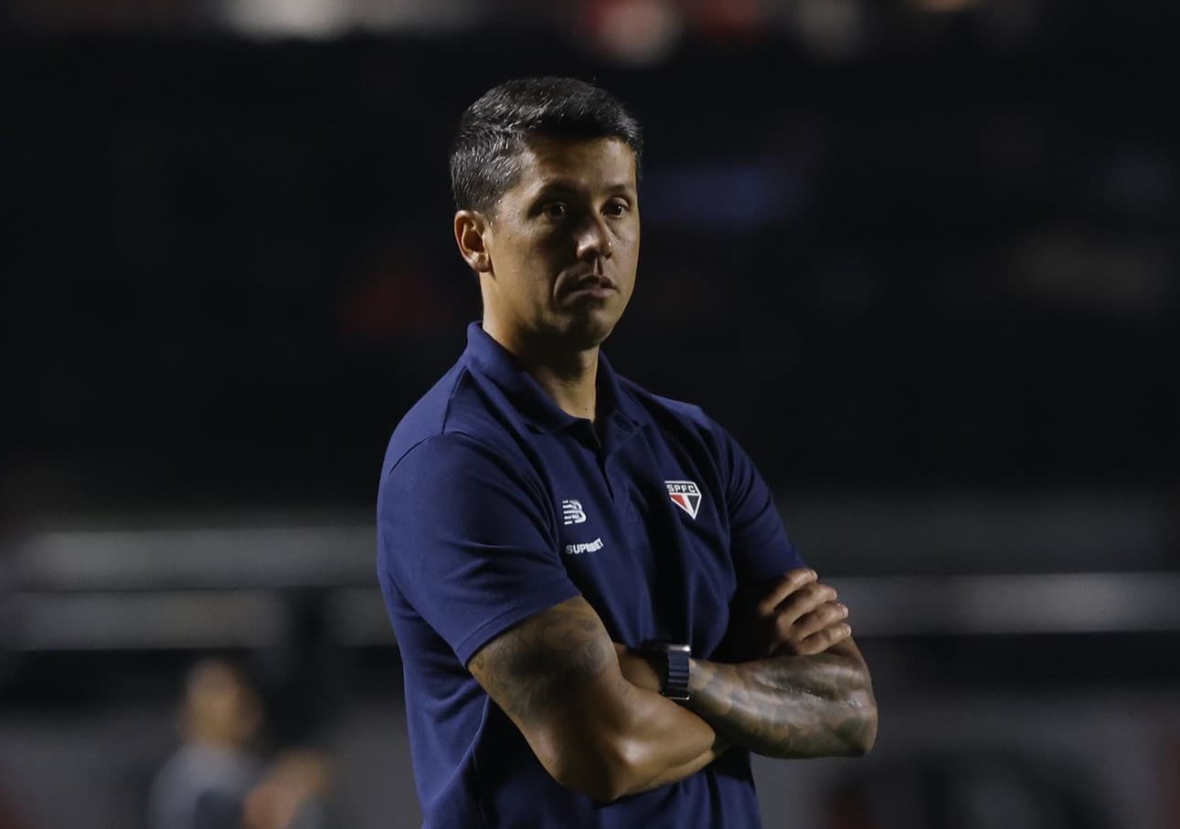 Carpini em jogo do São Paulo; treinador falou sobre partida com o Flamengo no Brasileirão